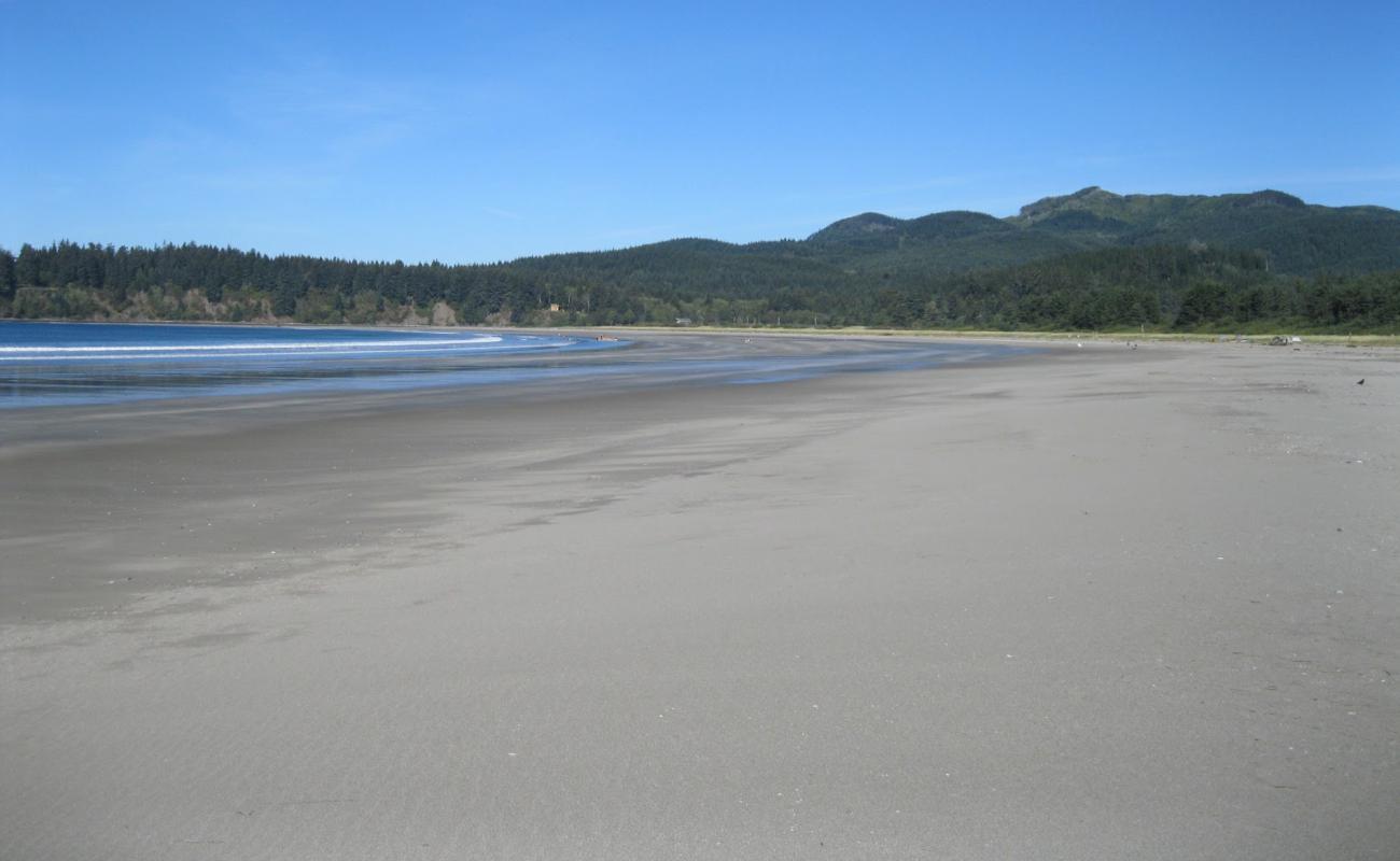 Photo de Hobuck Beach avec sable beige de surface
