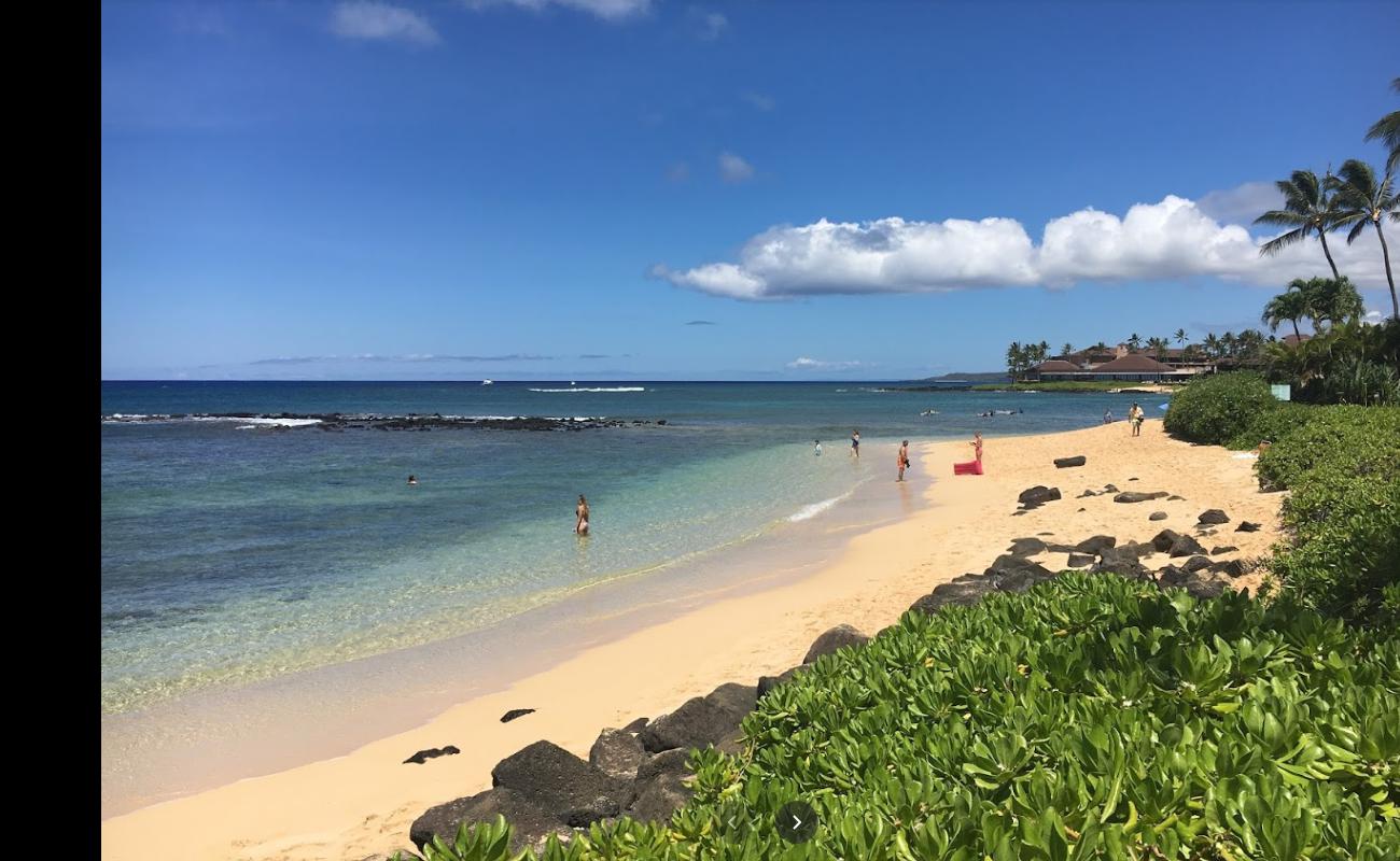 Photo de Plage de Kiahuna avec sable lumineux de surface