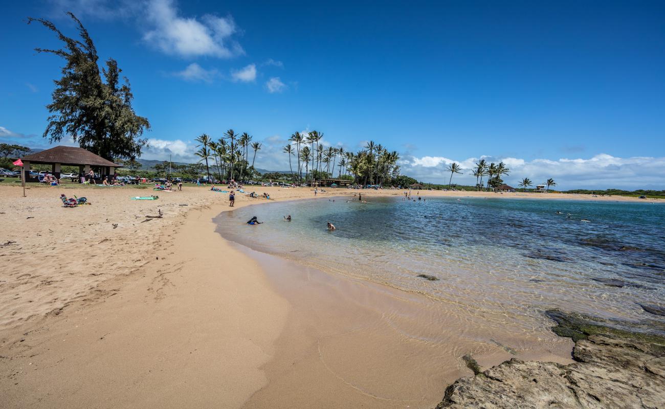 Photo de Salt Pond Beach avec sable lumineux de surface