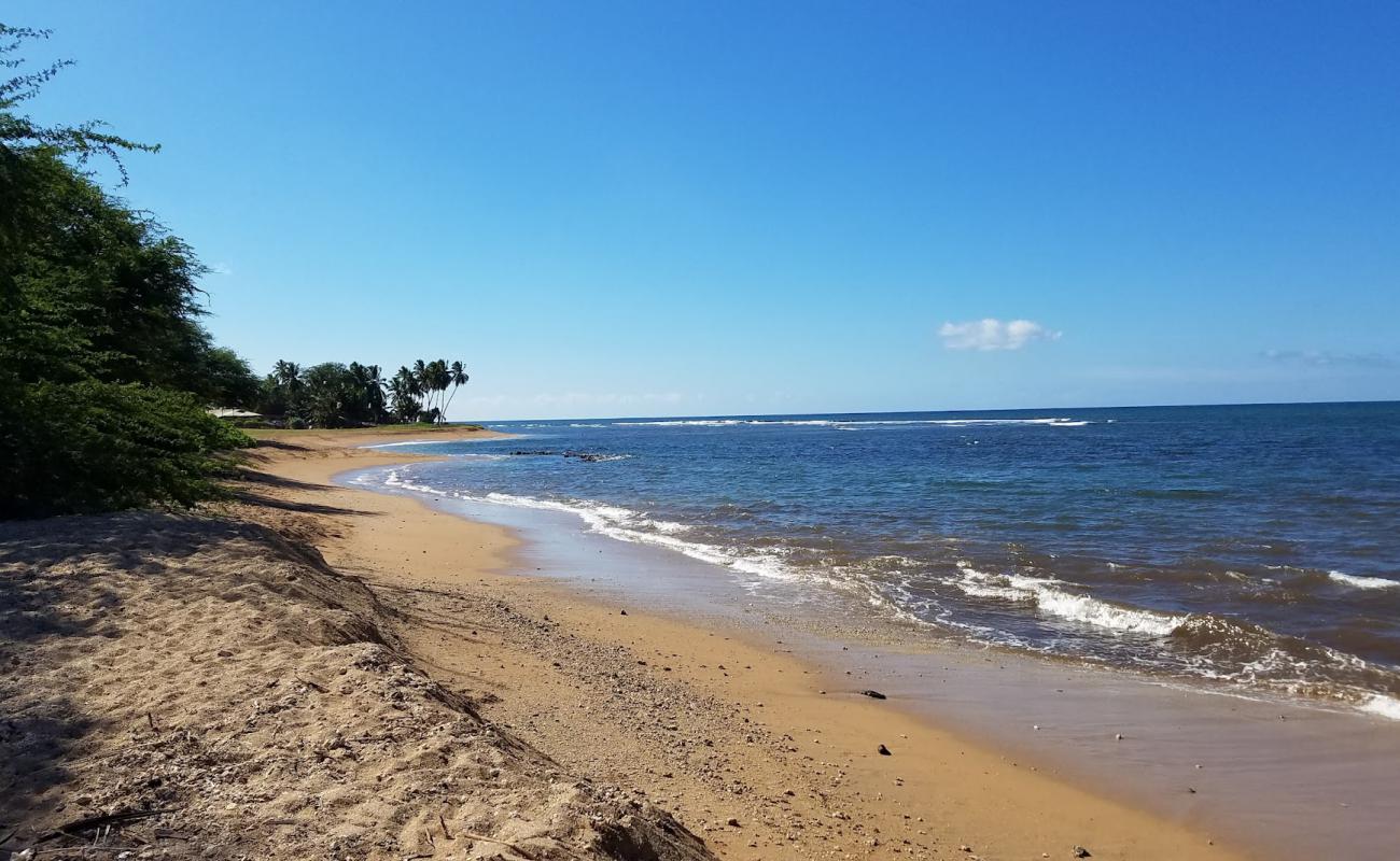 Photo de Pakala Beach avec sable lumineux de surface