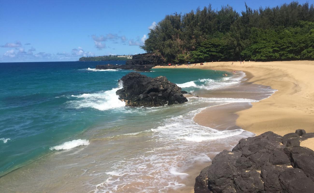 Photo de Lumaha'i Beach avec sable lumineux de surface