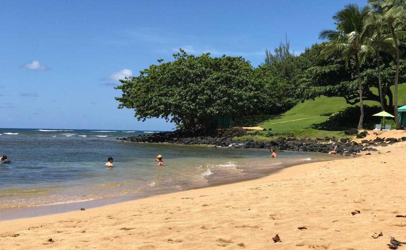 Photo de Puu Poa Beach avec sable lumineux de surface