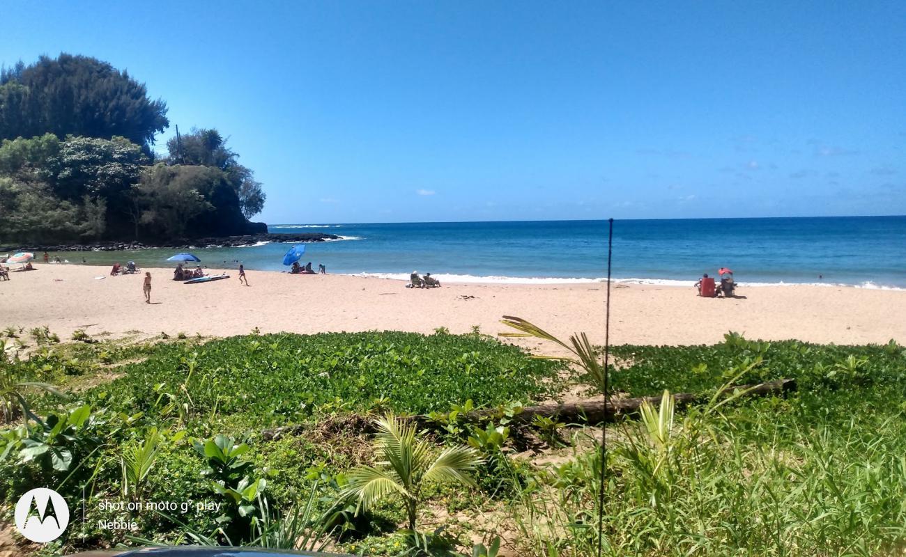 Photo de Kalihiwai Beach avec sable lumineux de surface