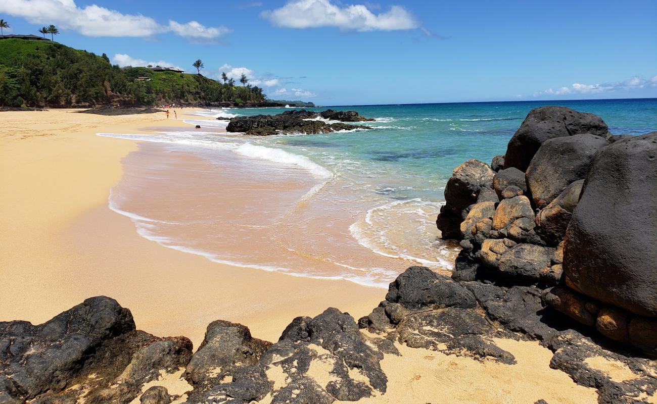 Photo de Kauapea Beach avec sable lumineux de surface