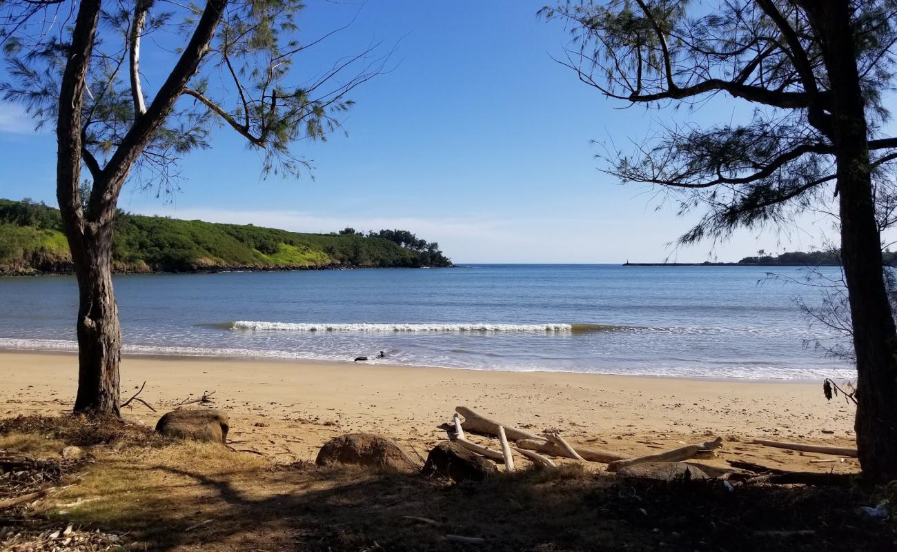 Photo de Hanamaulu Beach avec sable lumineux de surface