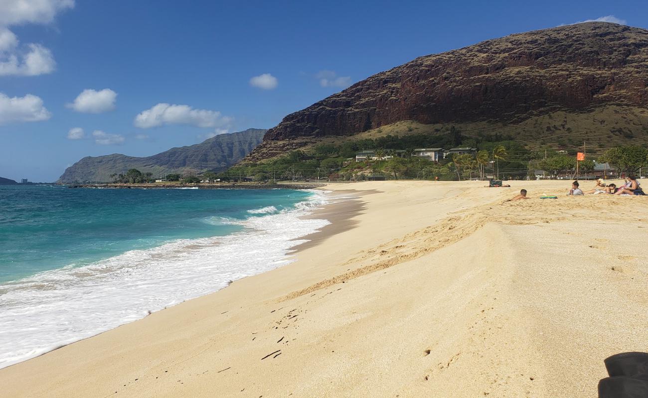 Photo de Ma'ili Beach Park avec sable lumineux de surface