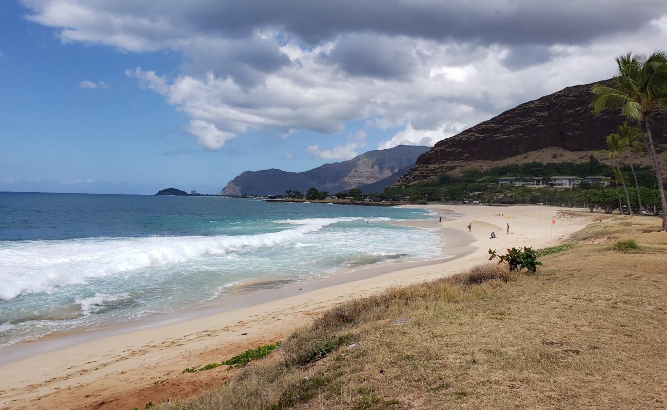 Photo de Mana Kai Beach avec sable lumineux de surface