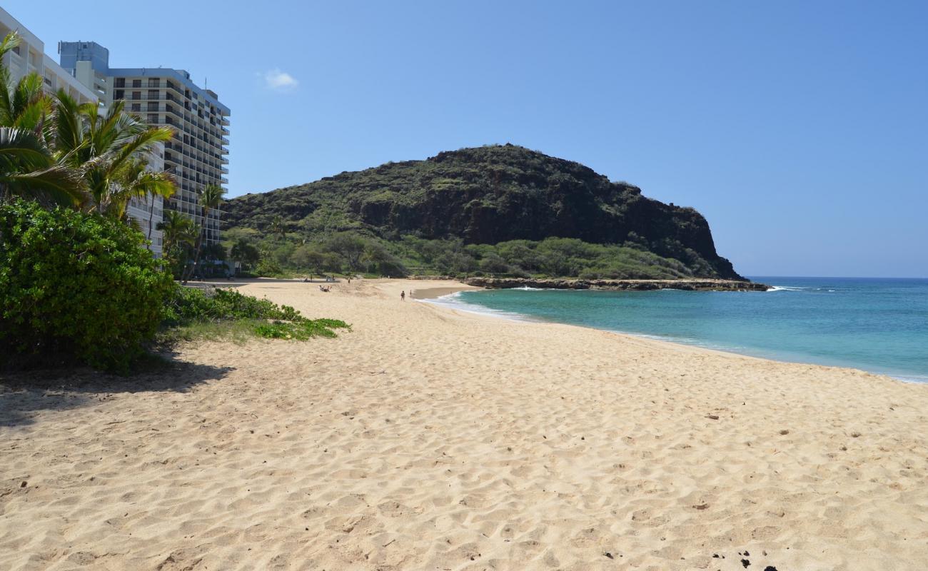 Photo de Papaoneone Beach avec sable beige de surface