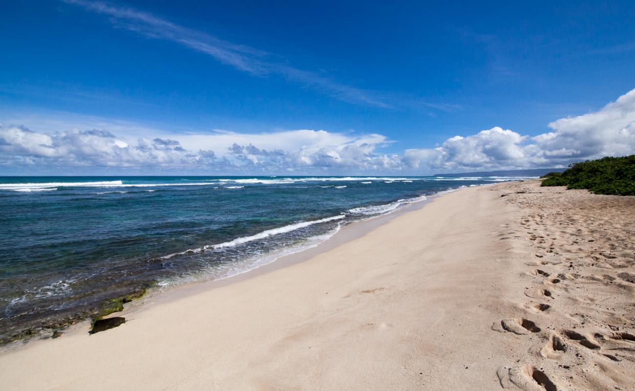 Photo de Mokule'ia Army Beach avec sable lumineux de surface