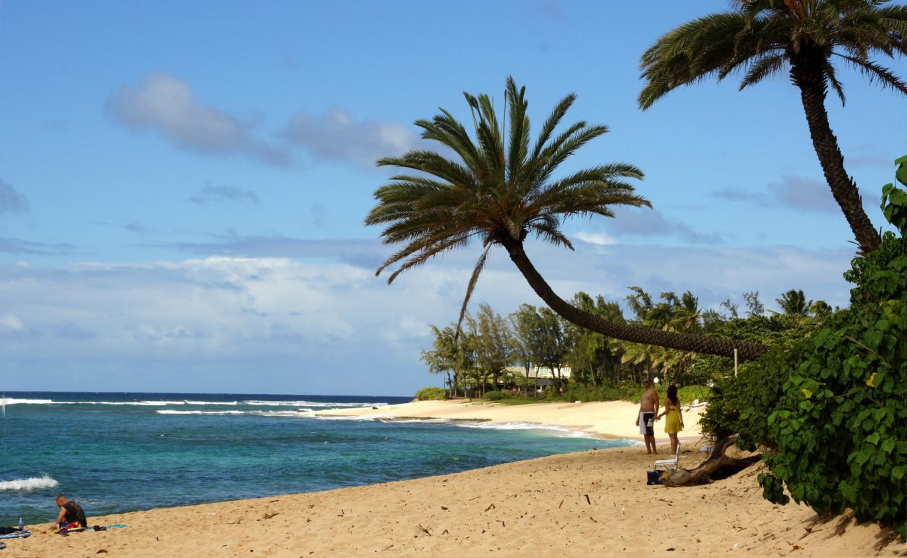 Photo de Velzyland Beach avec sable lumineux de surface