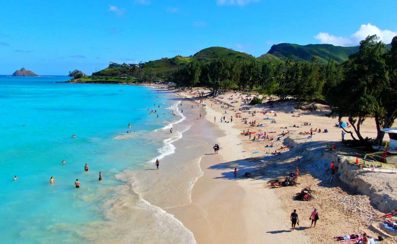 Photo de Kailua Beach avec sable fin et lumineux de surface