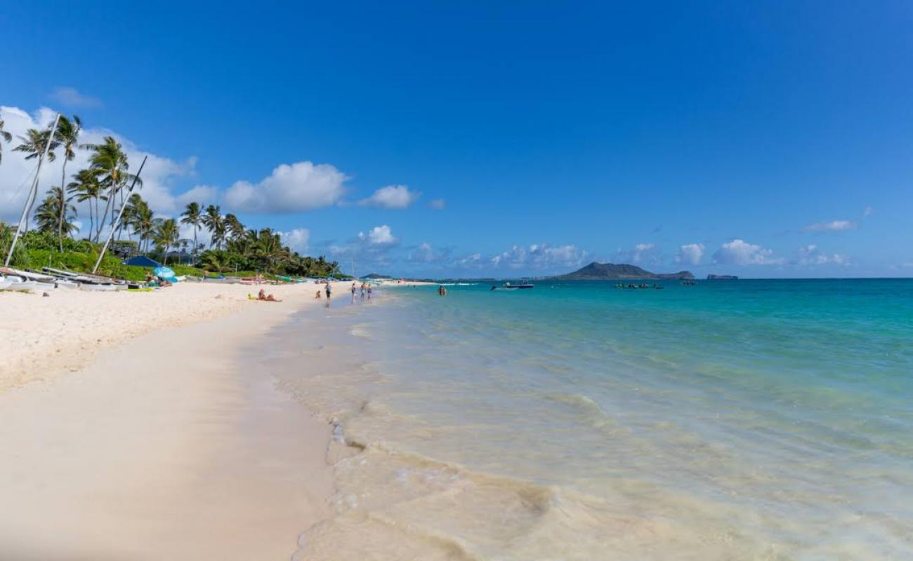 Photo de Plage de Lanikai avec sable fin et lumineux de surface