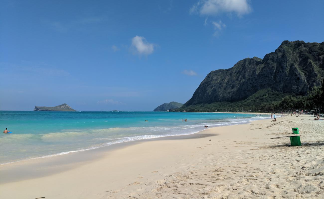 Photo de Waimanalo Beach avec sable beige fin de surface