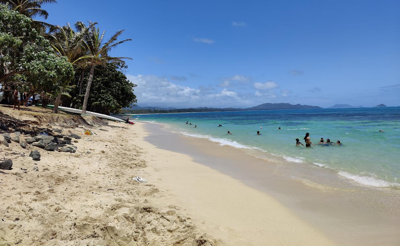 Photo de Kaiona Beach avec sable fin et lumineux de surface