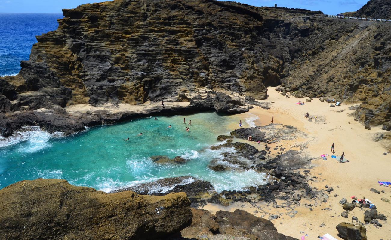 Photo de Halona Beach Cove avec sable beige de surface