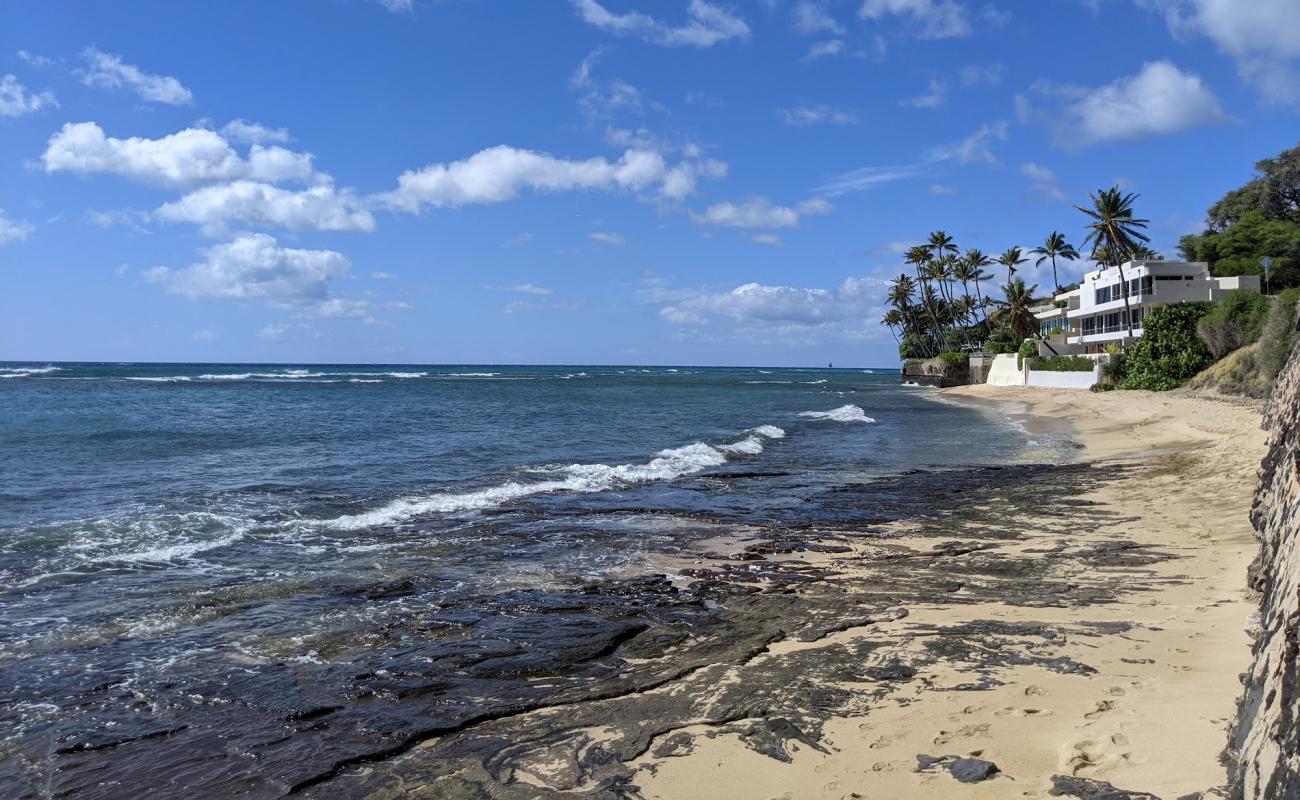 Photo de Diamond Head Beach avec sable brillant et rochers de surface