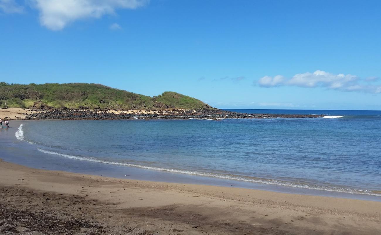 Photo de Kapukahehu Beach avec sable lumineux de surface