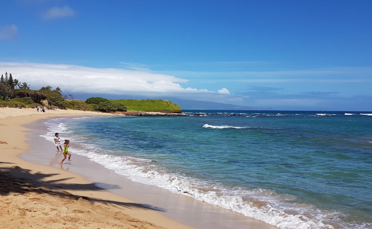 Photo de Kaulahao Beach avec sable beige de surface