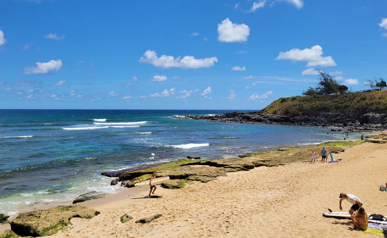 Photo de Plage de Hookipa avec sable brillant et rochers de surface