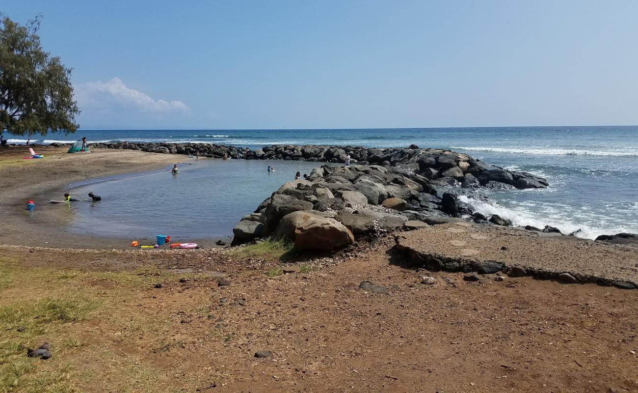 Photo de Launiupoko Beach Park avec sable gris de surface