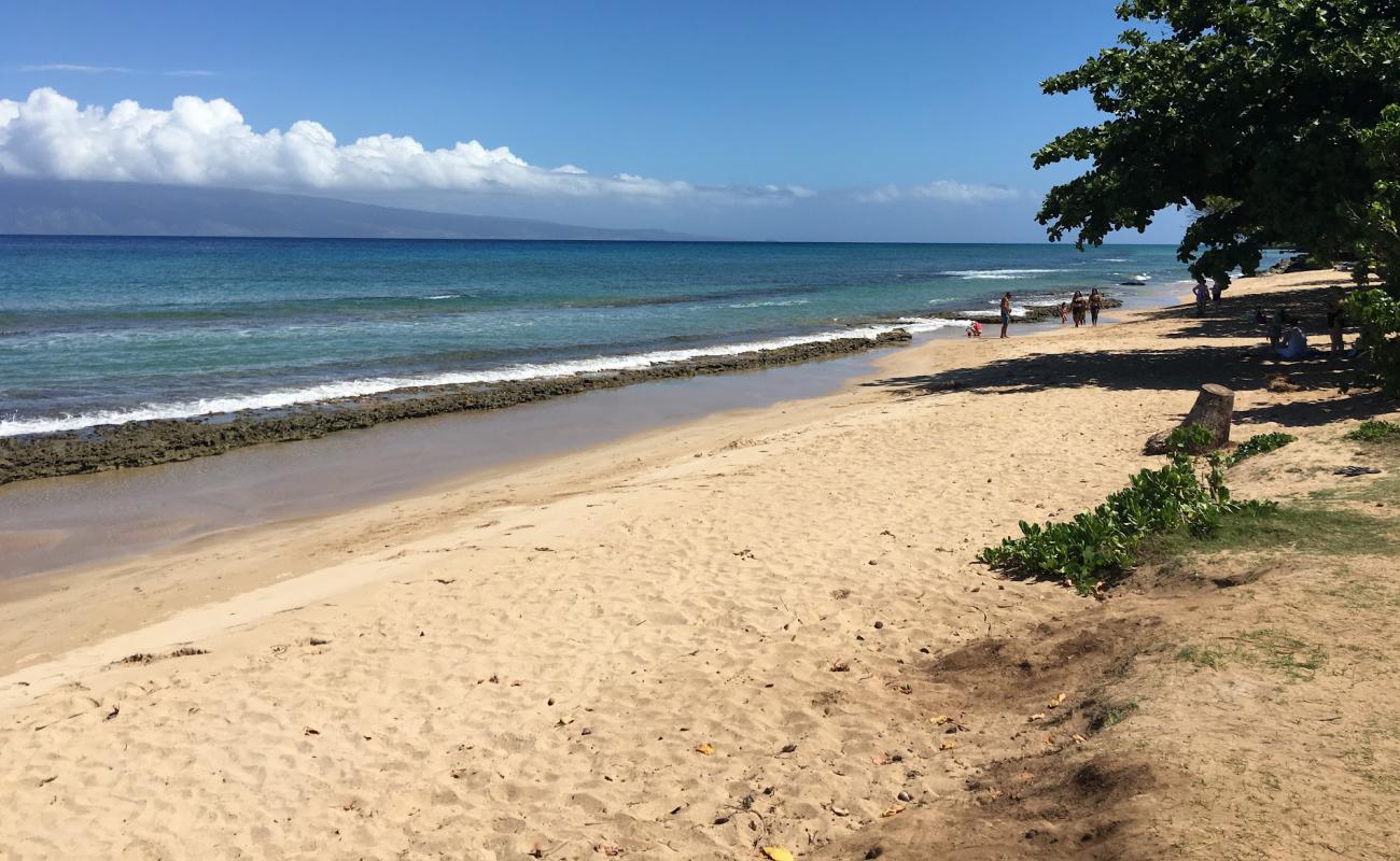 Photo de Honokowai Beach avec sable lumineux de surface