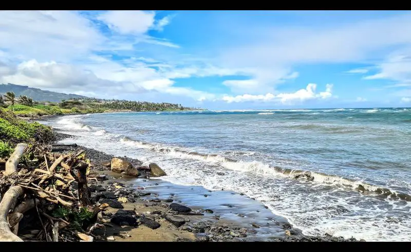 Photo de Paukukalo Beach avec caillou gris de surface