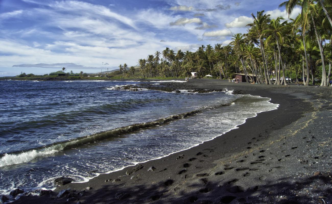 Photo de Punalu'u Beach avec caillou noir de surface