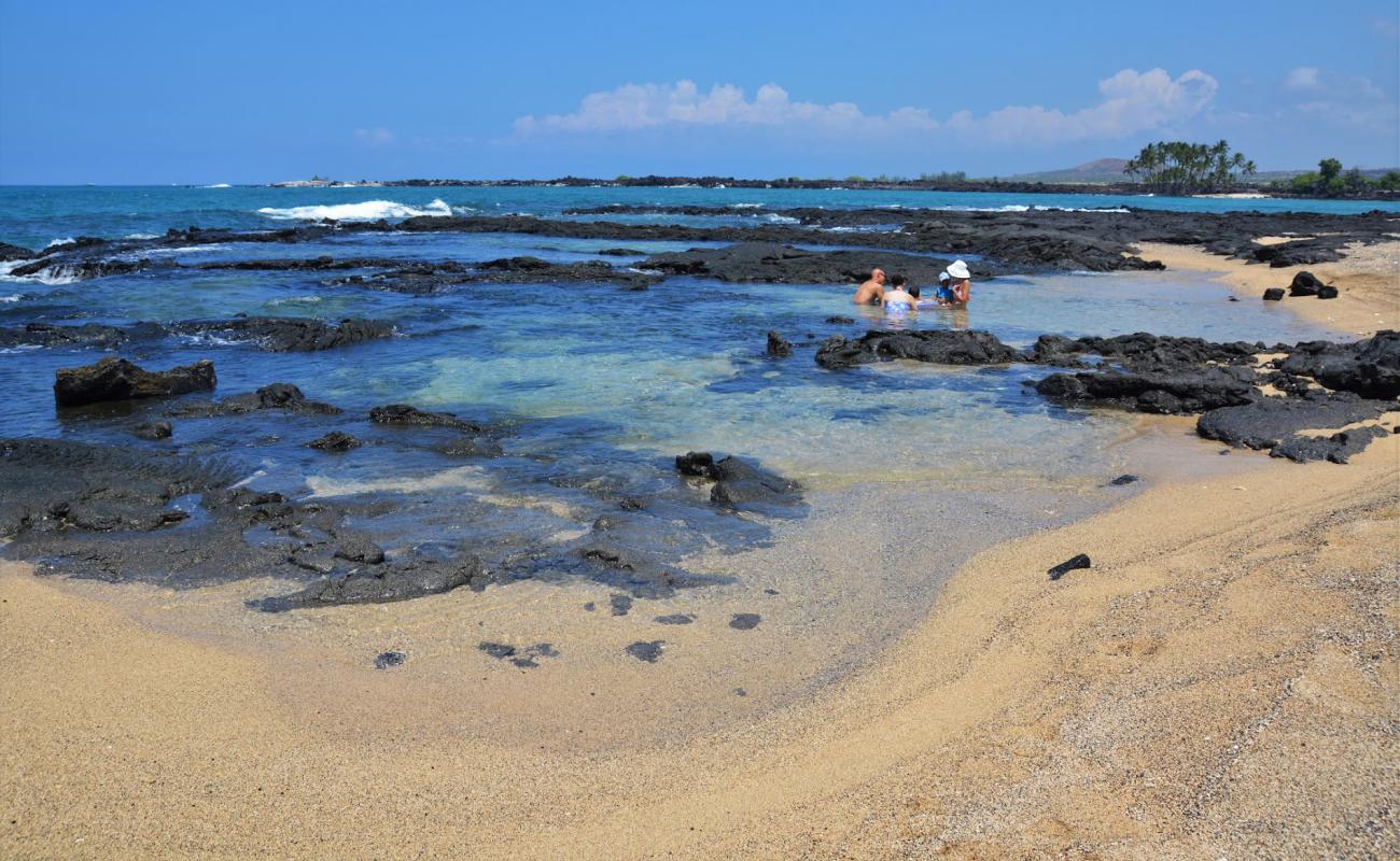 Photo de O'oma Beach avec sable brillant et rochers de surface