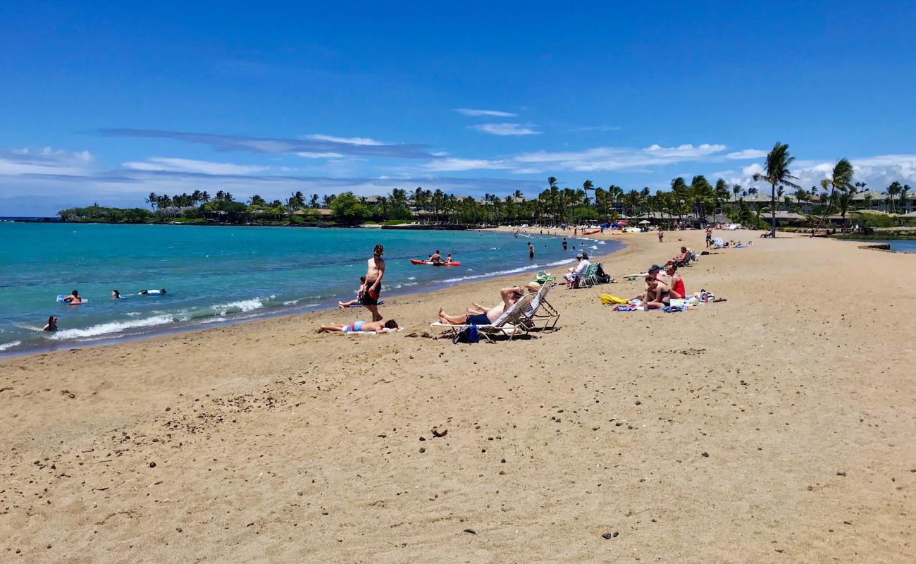 Photo de Waikoloa Beach avec sable beige de surface