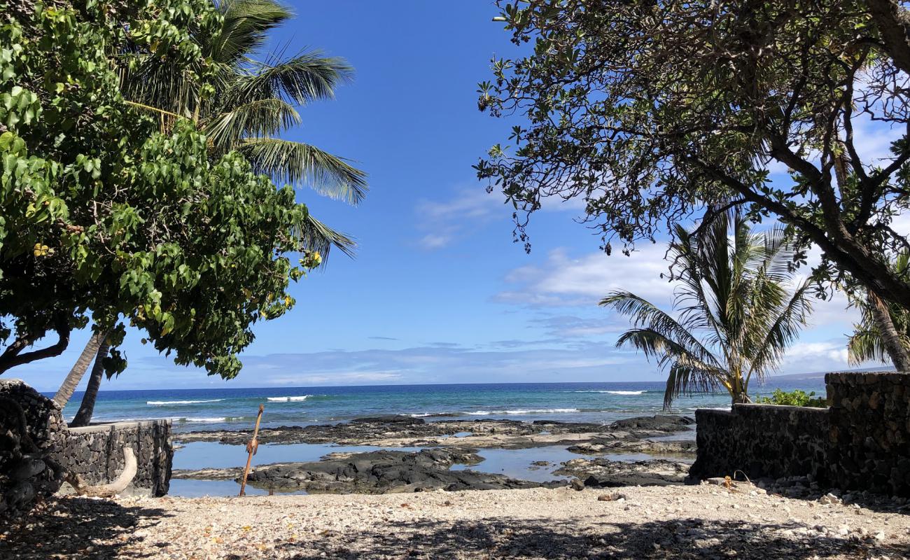 Photo de Puako Beach avec sable gris avec roches de surface