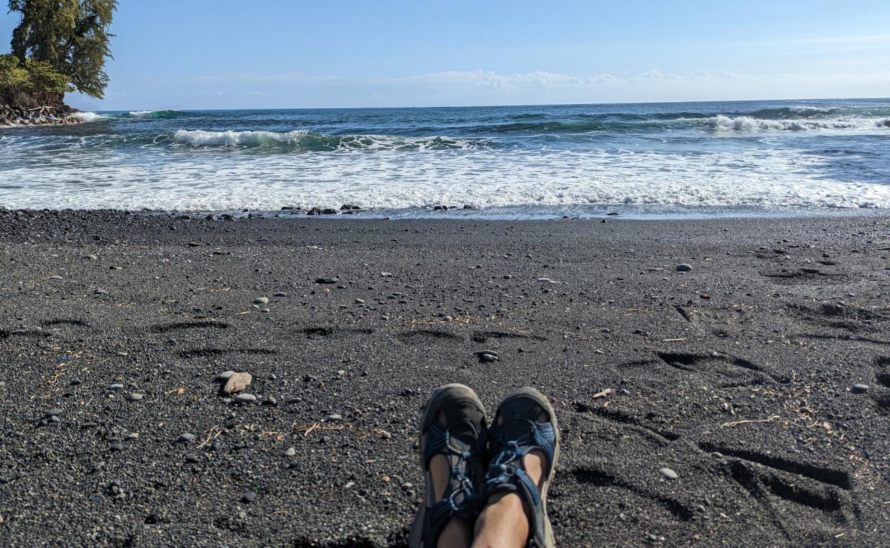Photo de Lyman Bay avec galets bruns de surface