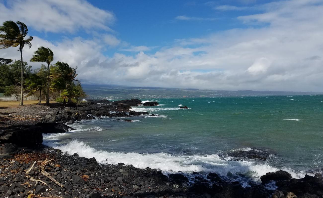 Photo de Keaukaha Beach avec terrain rocheux de surface