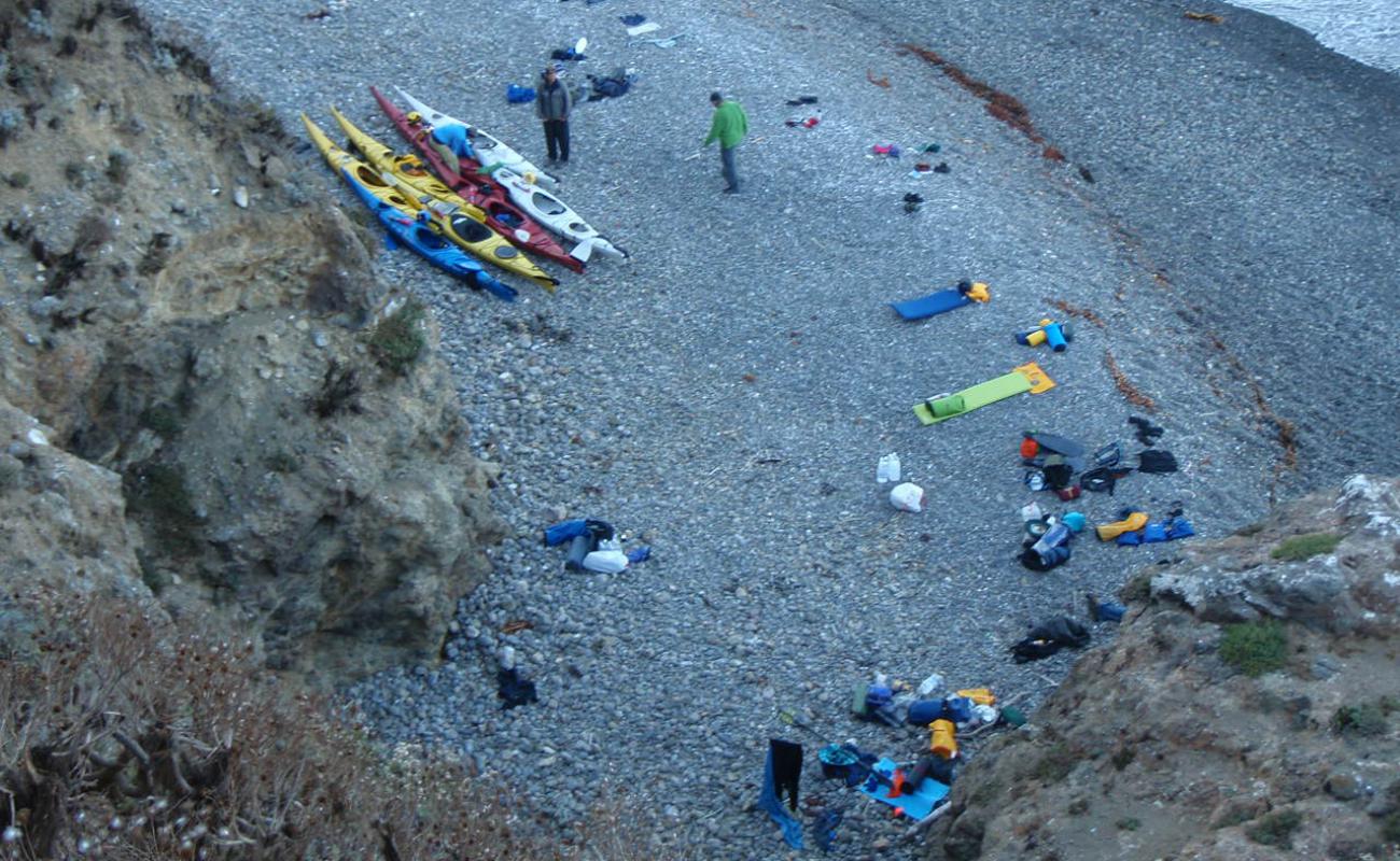 Photo de Frenchys Cove Beach avec caillou fin gris de surface