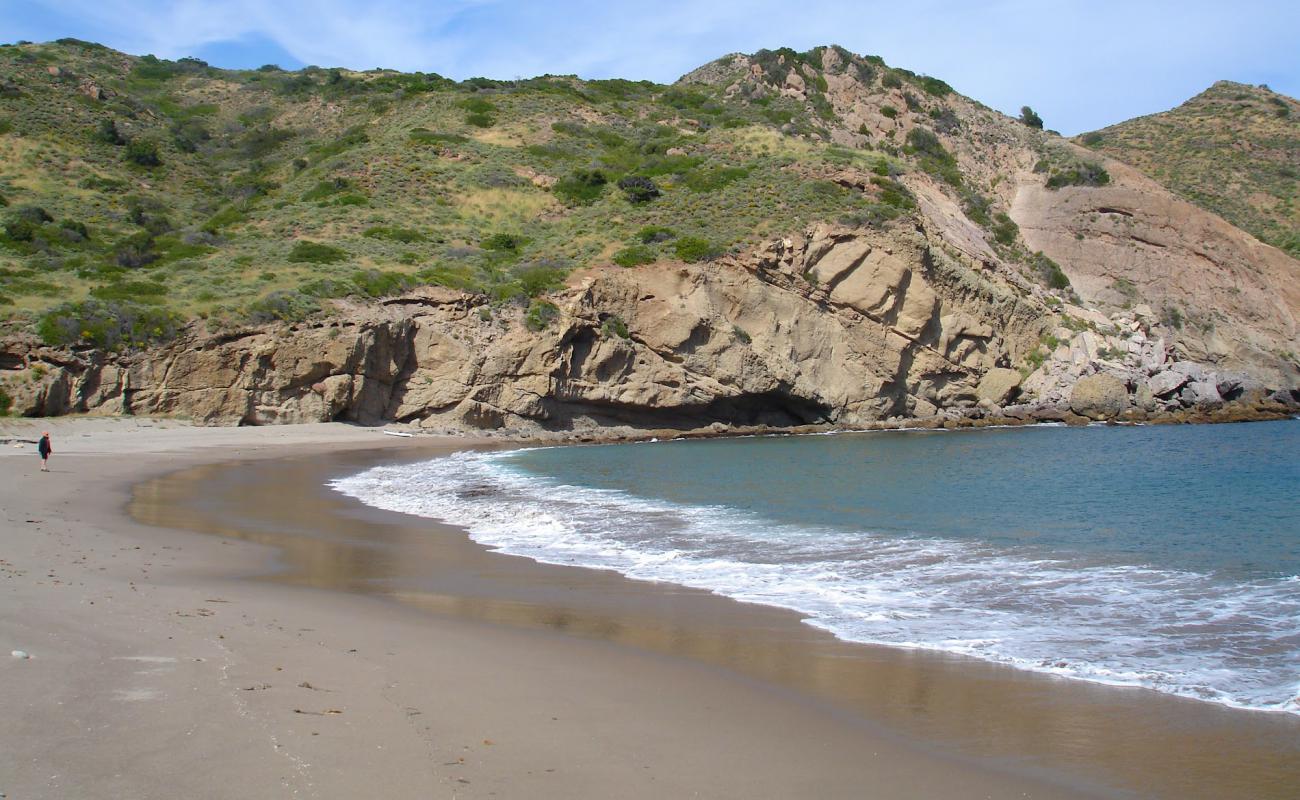 Photo de Santa Cruz Island avec sable lumineux de surface