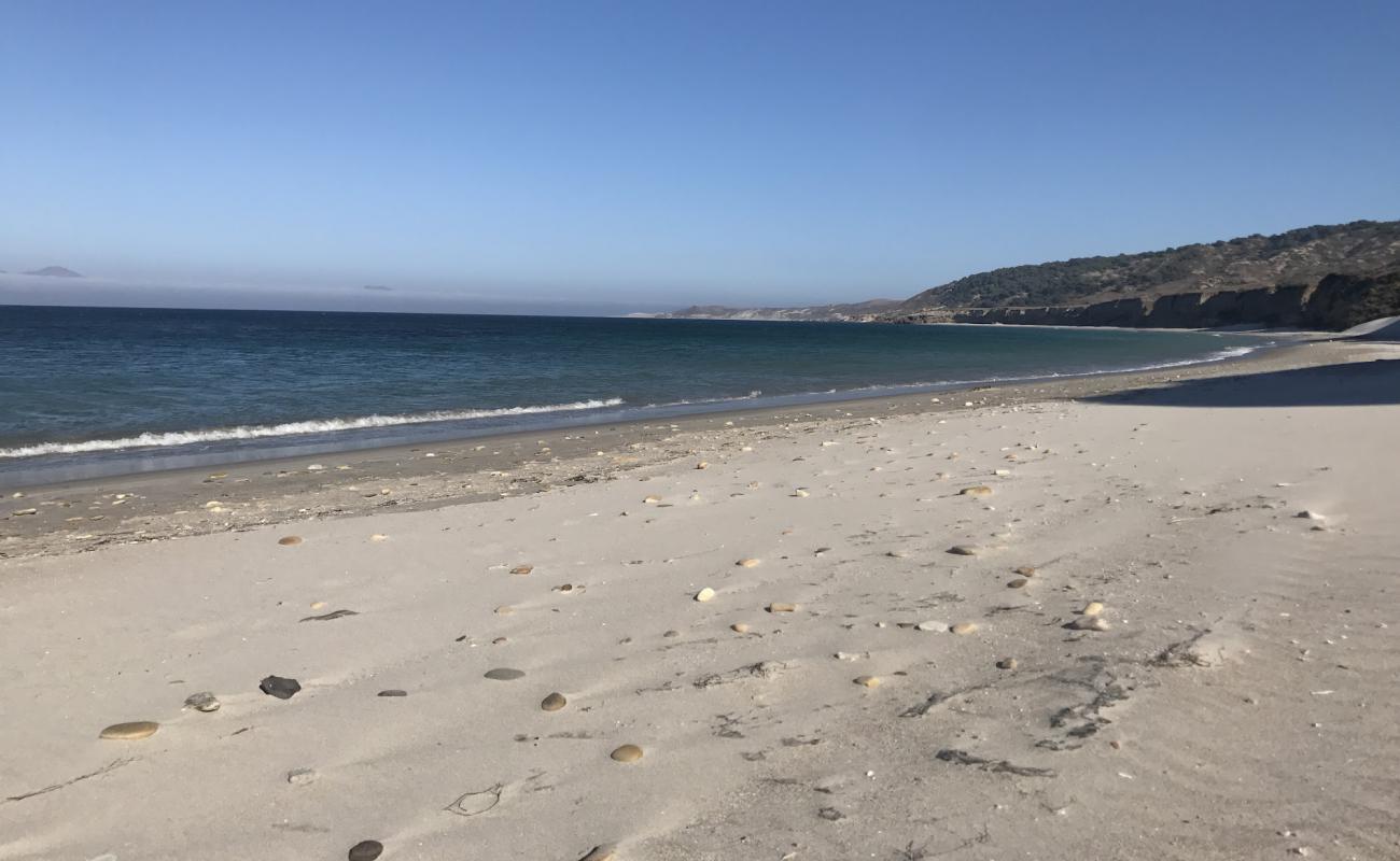 Photo de Water Canyon Beach avec sable lumineux de surface