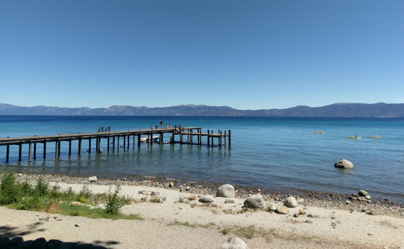 Photo de Sugar Pine Point Beach avec sable gris avec roches de surface