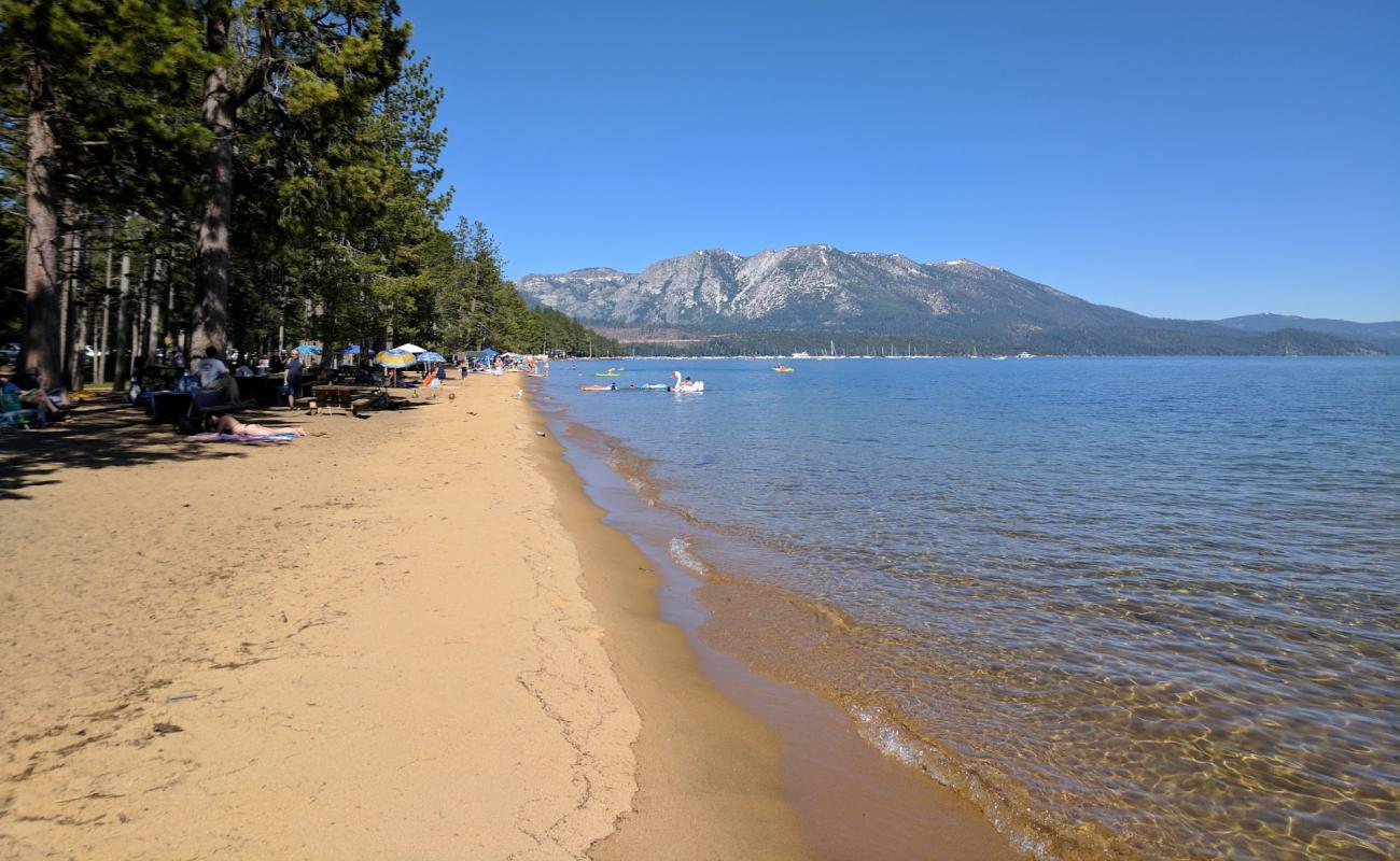 Photo de Pope Beach avec sable lumineux de surface