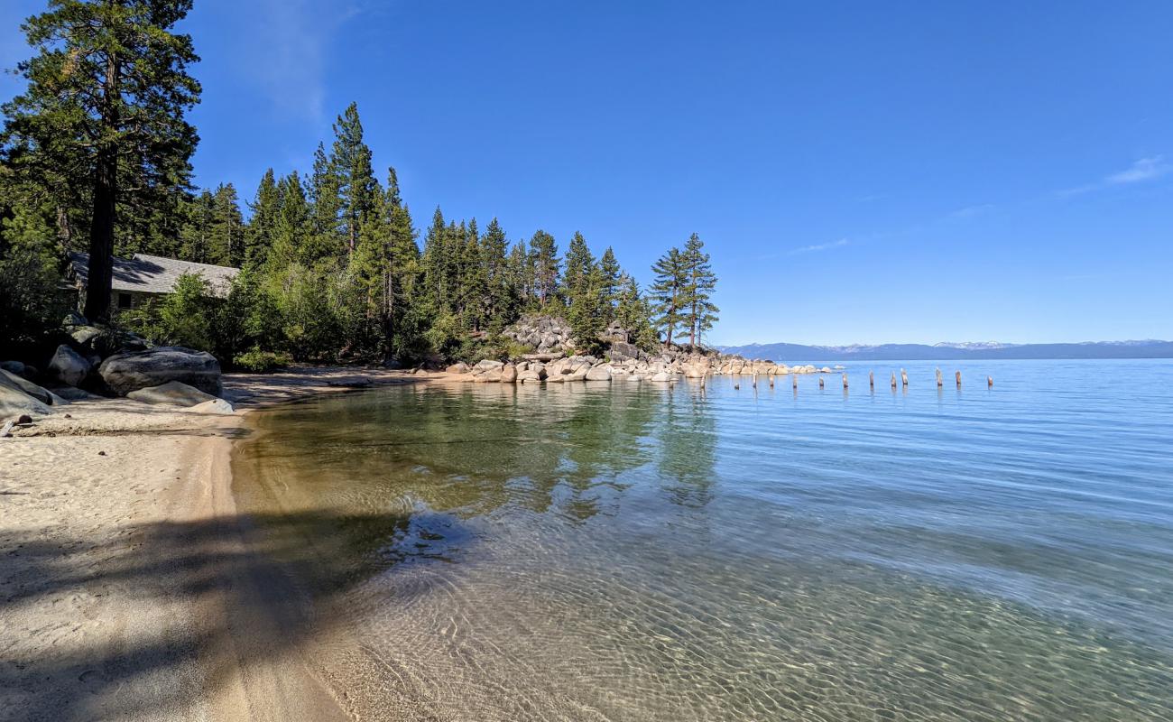 Photo de Skunk Harbor Beach avec sable lumineux de surface