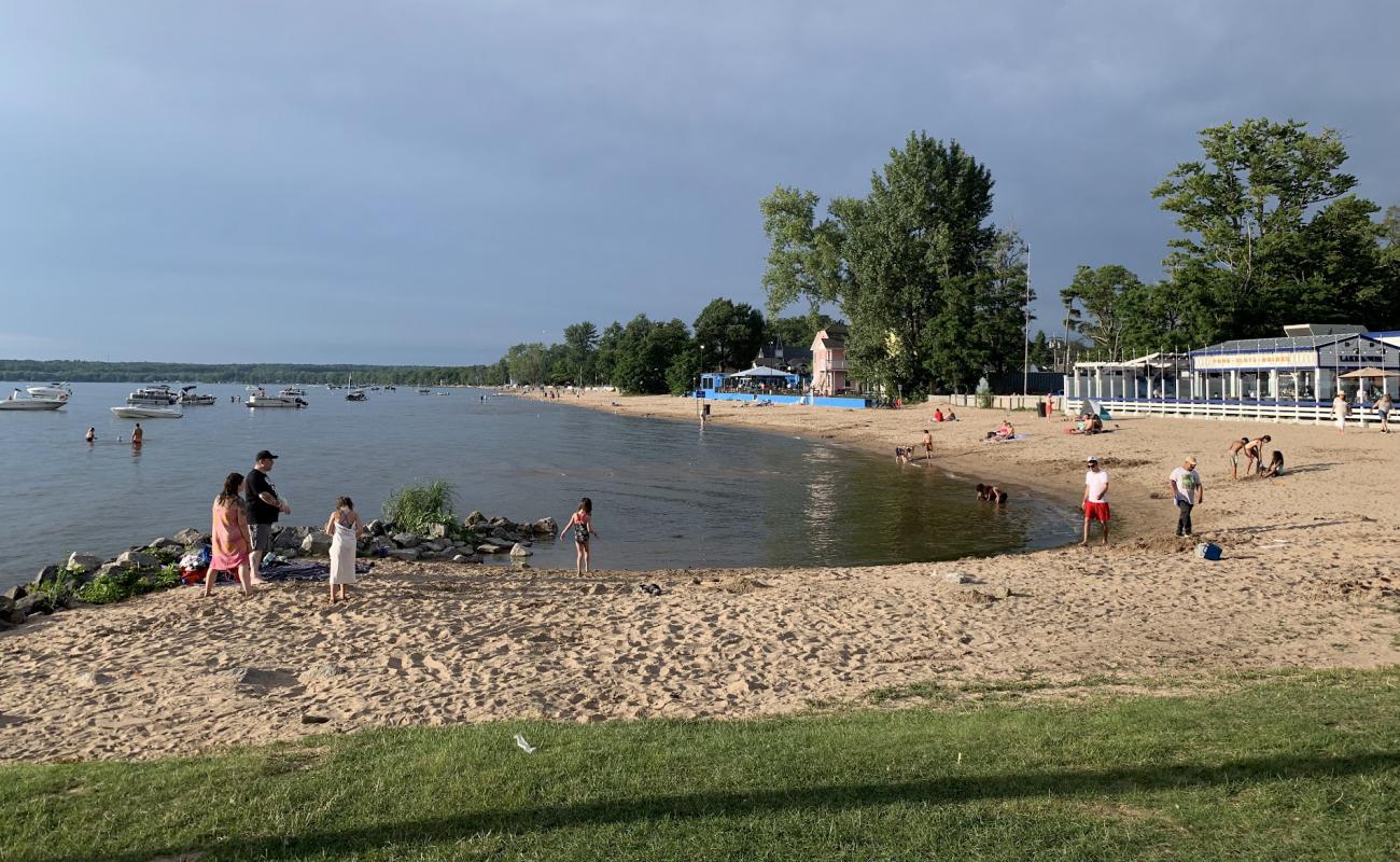 Photo de Sylvan Beach avec sable beige de surface