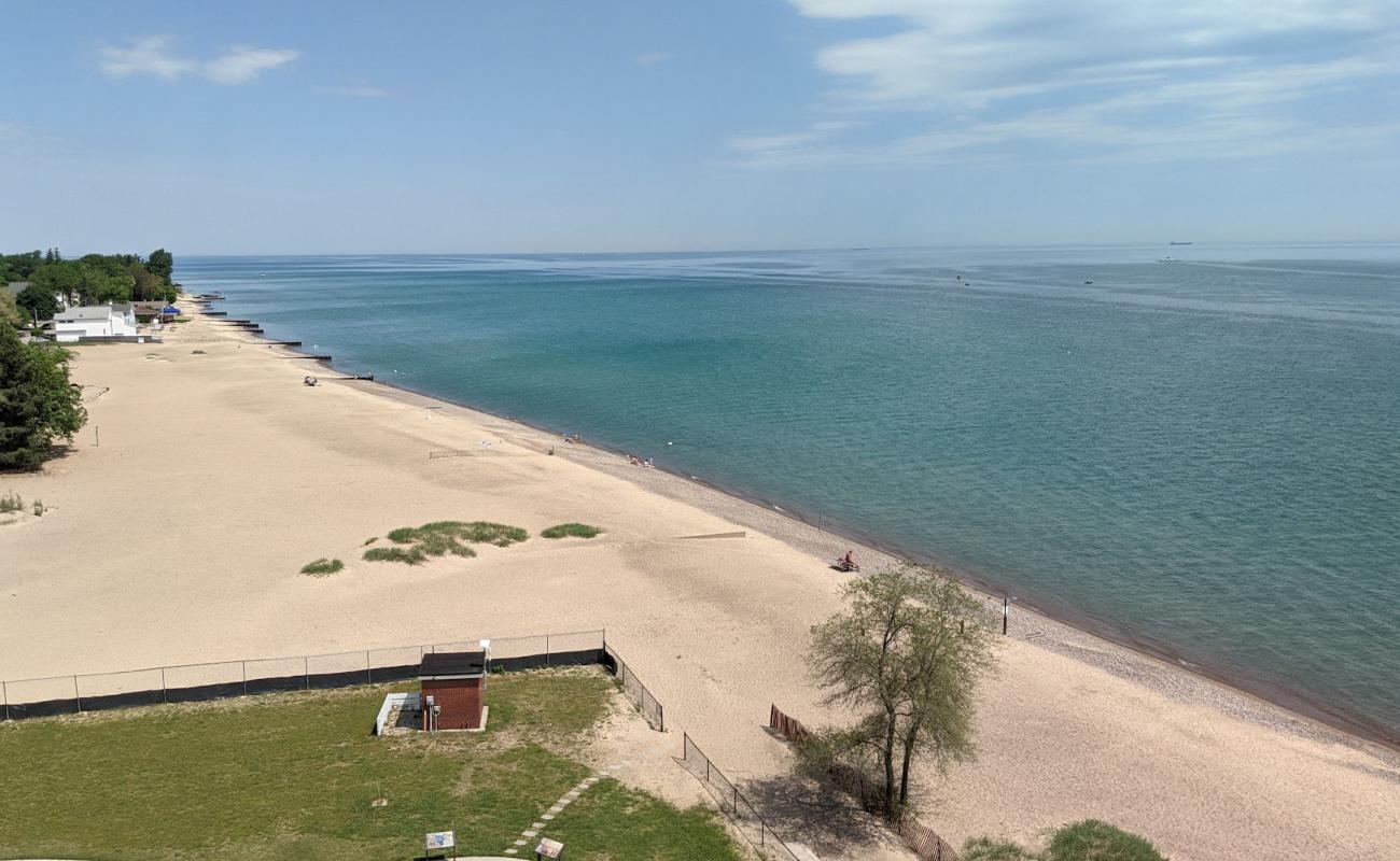 Photo de Lighthouse Beach avec sable beige de surface