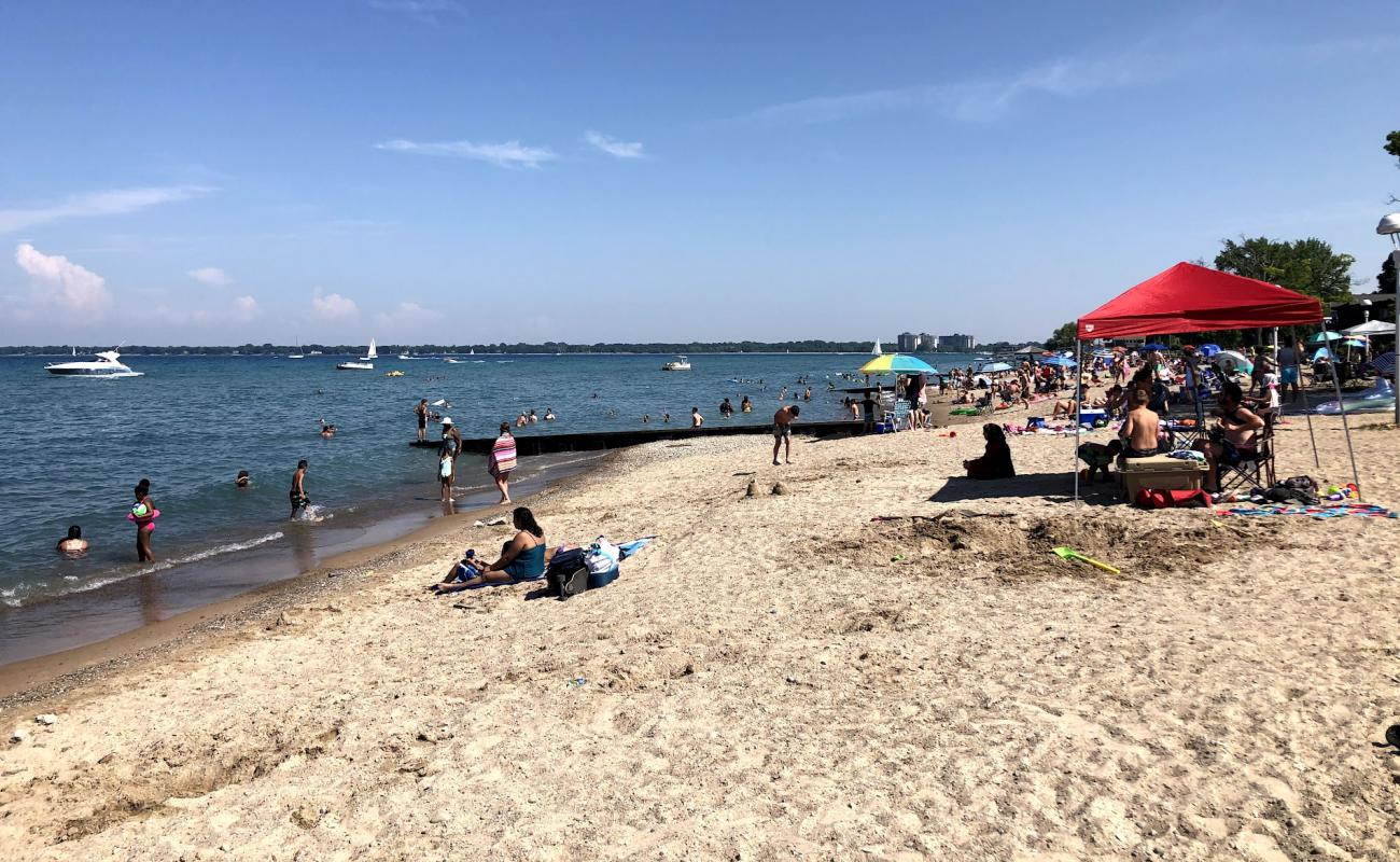 Photo de Lakeside Beach avec sable beige de surface