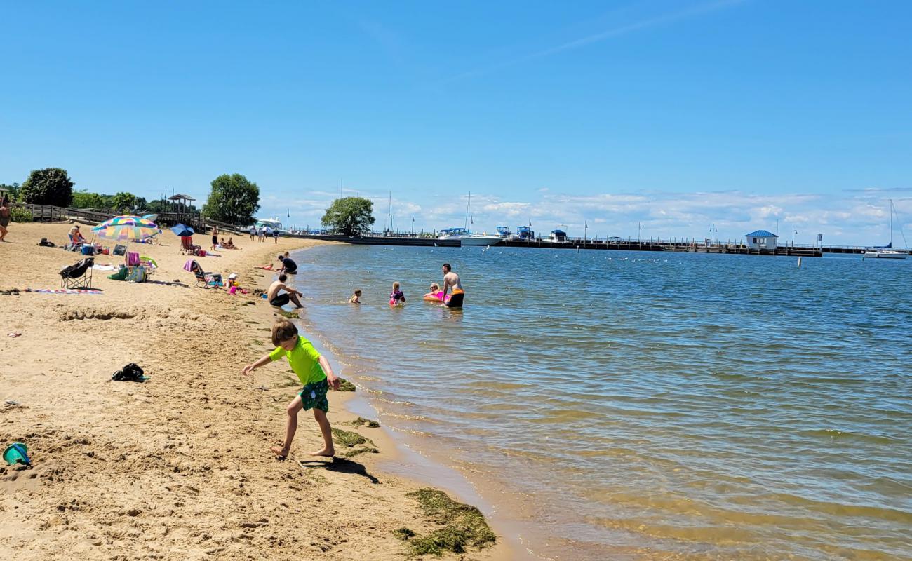 Photo de Bird Creek Beach avec sable lumineux de surface