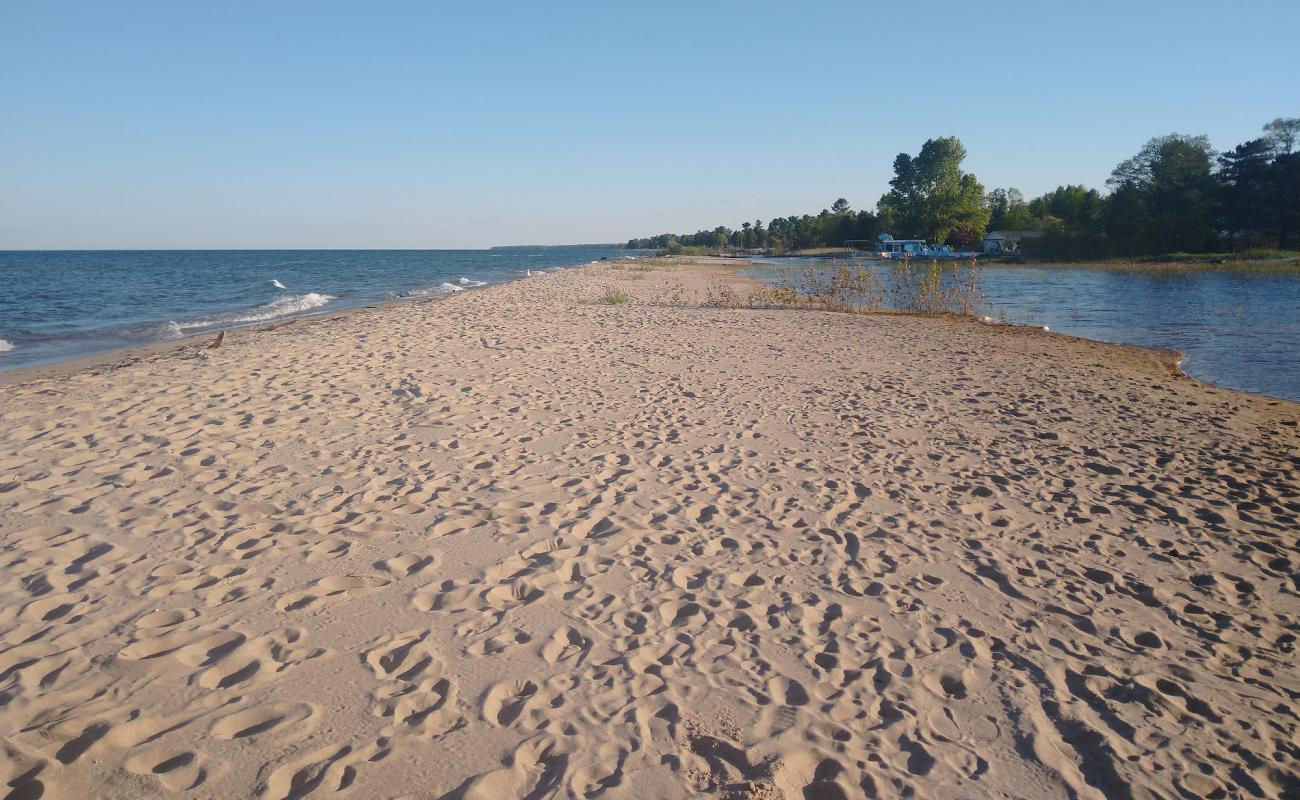 Photo de AuSable Shoreline Park Beach avec sable lumineux de surface