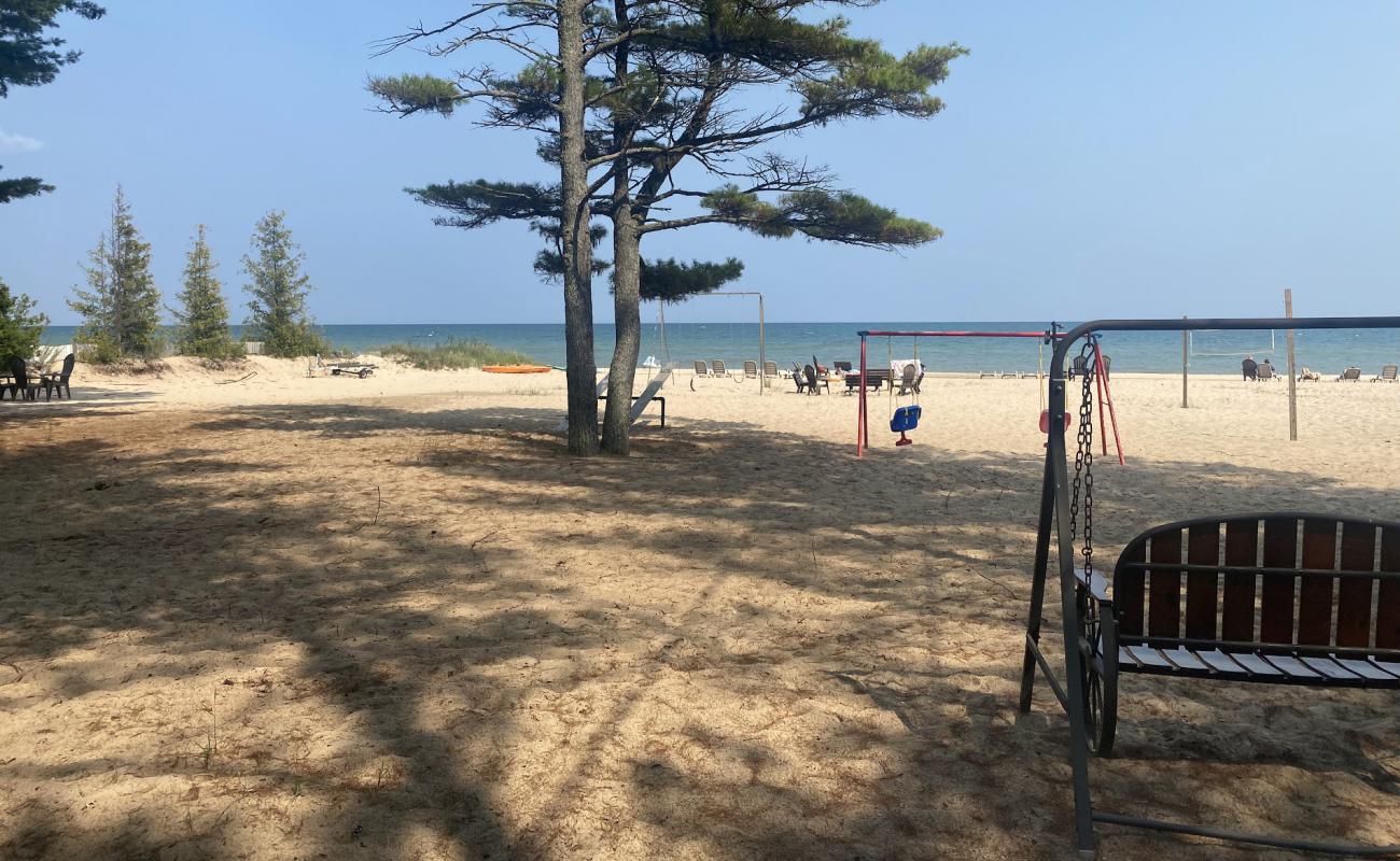 Photo de Cedar lake resort area avec sable beige de surface
