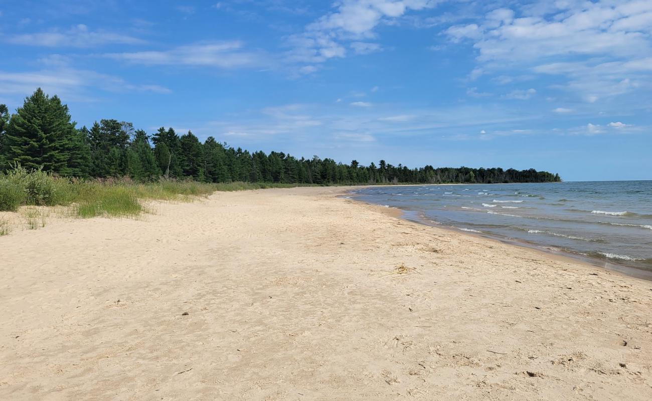 Photo de Negwegon State Park Beach avec sable fin et lumineux de surface