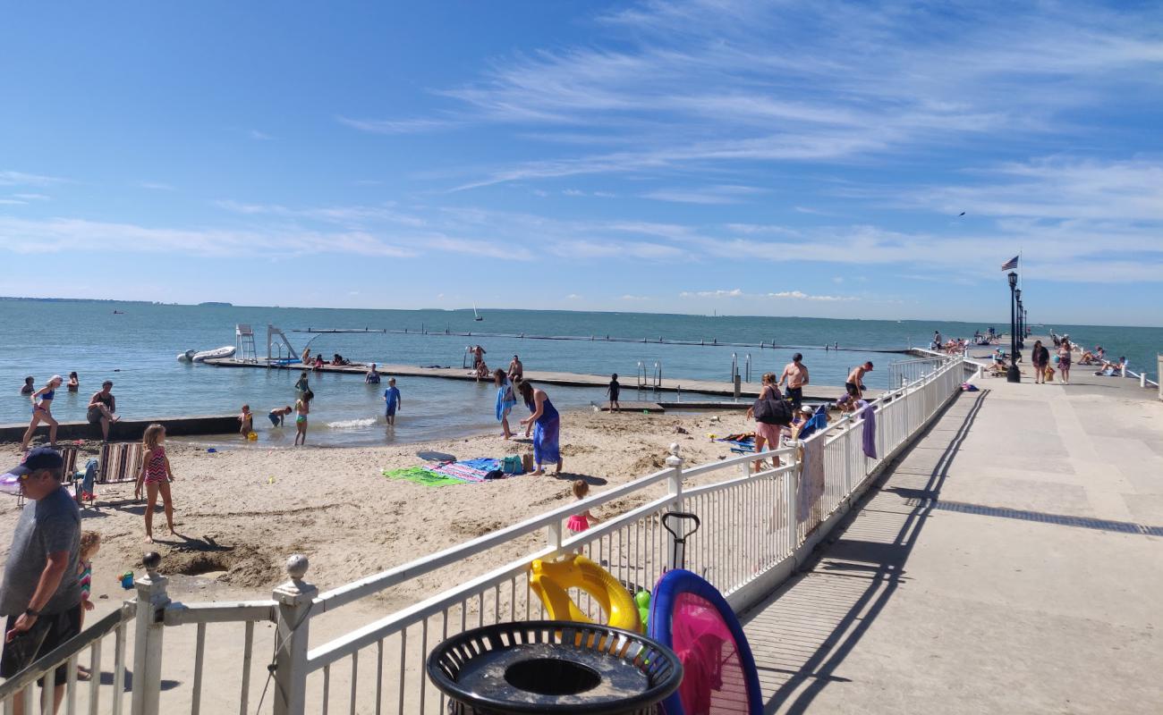 Photo de Lakeside Beach avec sable beige de surface