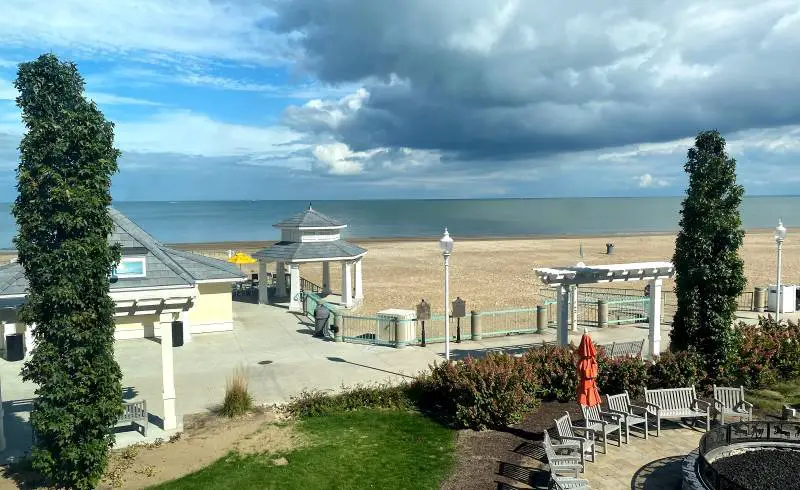 Photo de Cedar Point Beach avec sable beige de surface