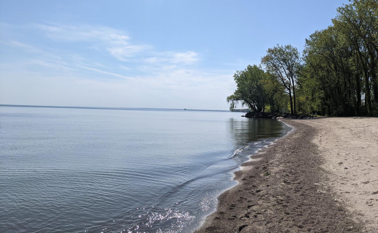 Photo de Sawmill Creek Beach Entrance avec sable beige de surface