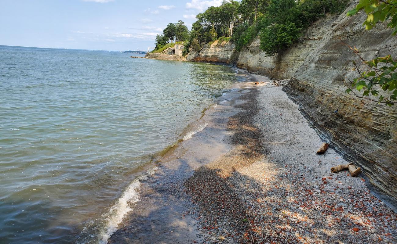 Photo de Columbia Park Beach avec sable beige & galets de surface