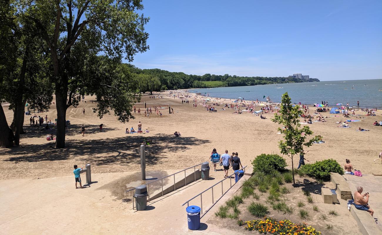 Photo de Edgewater Beach avec sable lumineux de surface